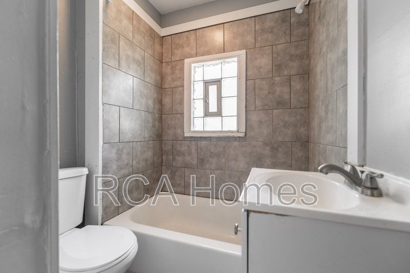 140 Villa Ave - Photo 5 of 9