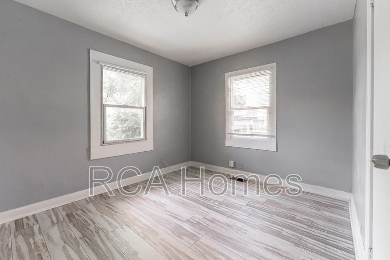 140 Villa Ave - Photo 6 of 9