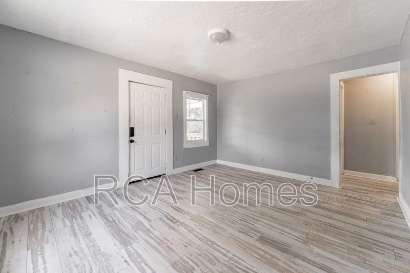 140 Villa Ave - Photo 7 of 9
