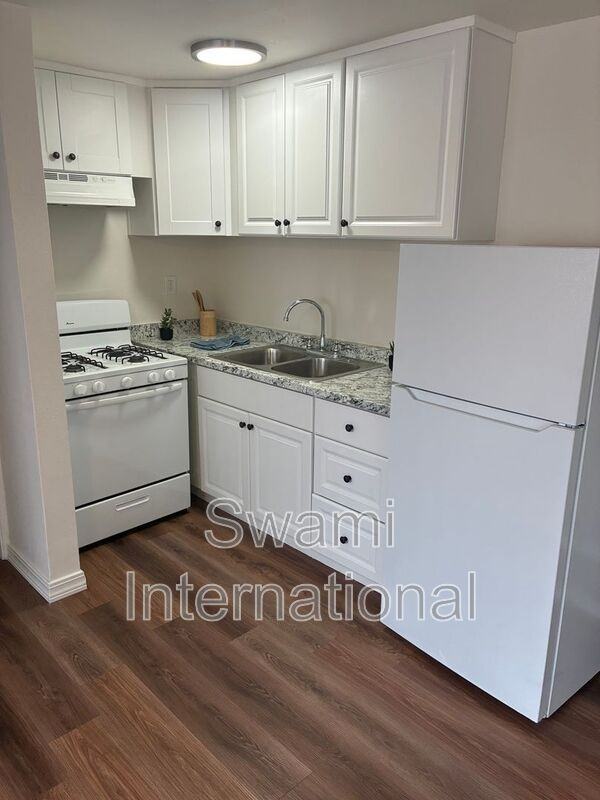 1709 Marine Ave #1 - Photo 2 of 21