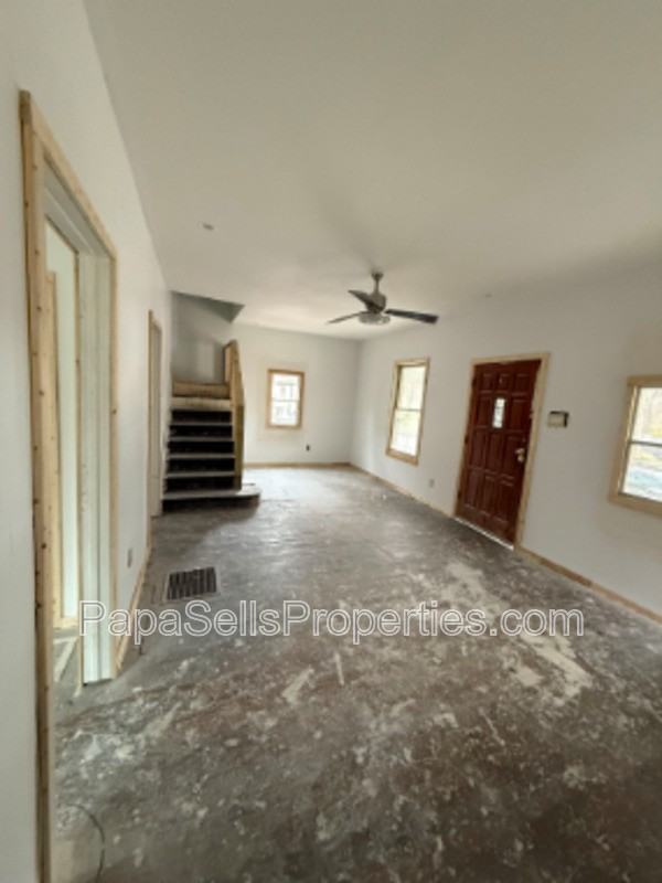 327 E Stuart Ave - Photo 3 of 9