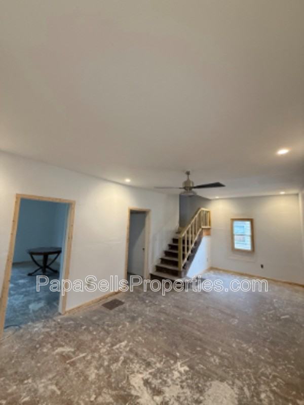327 E Stuart Ave - Photo 4 of 9