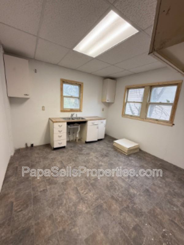 327 E Stuart Ave - Photo 7 of 9