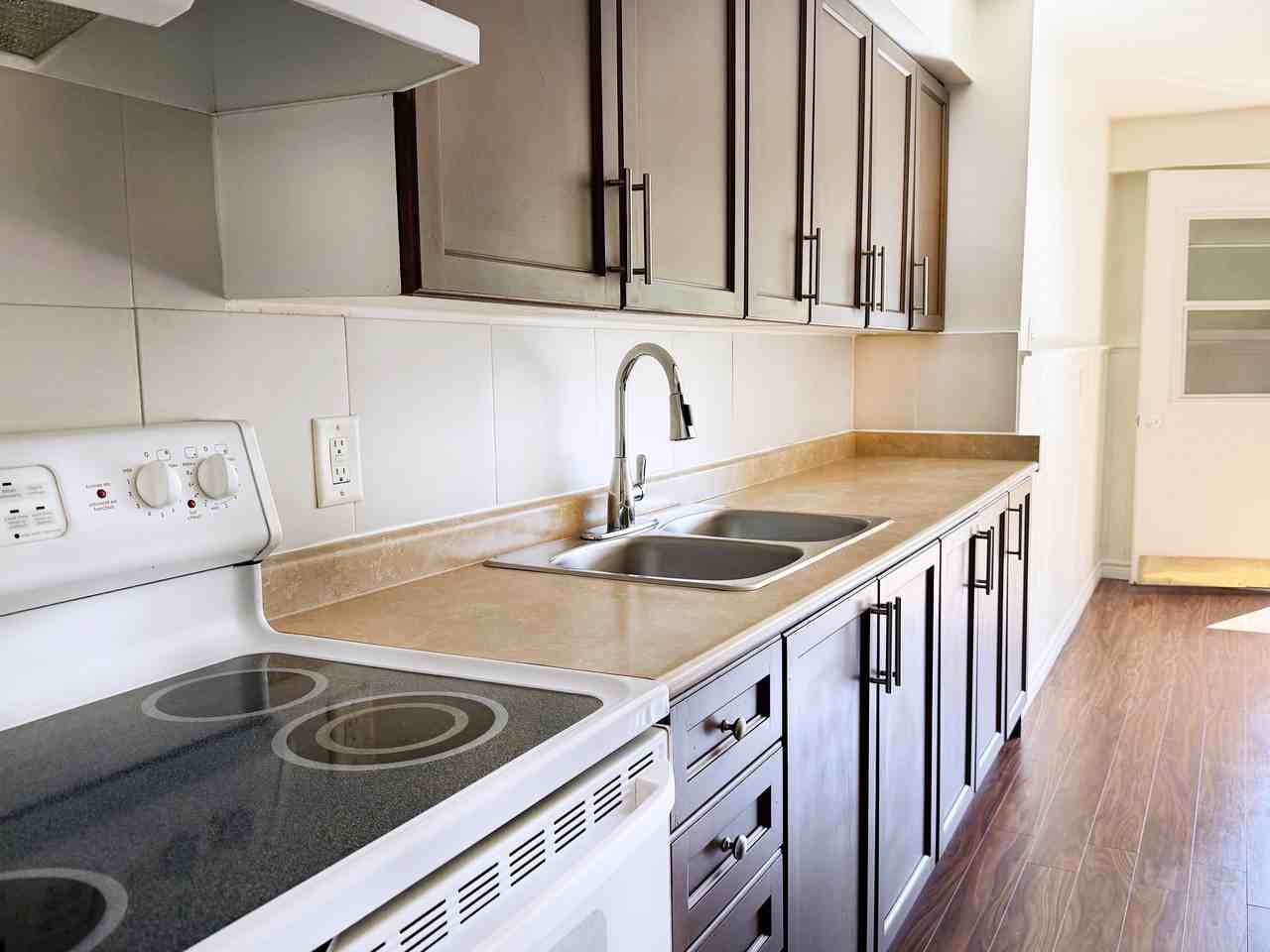 107 Wellington Street - Photo 3 of 10