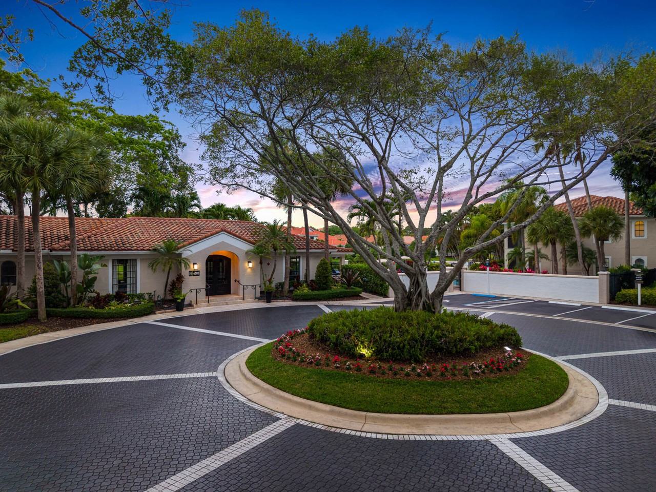 Mizner Court - Photo 4 of 55