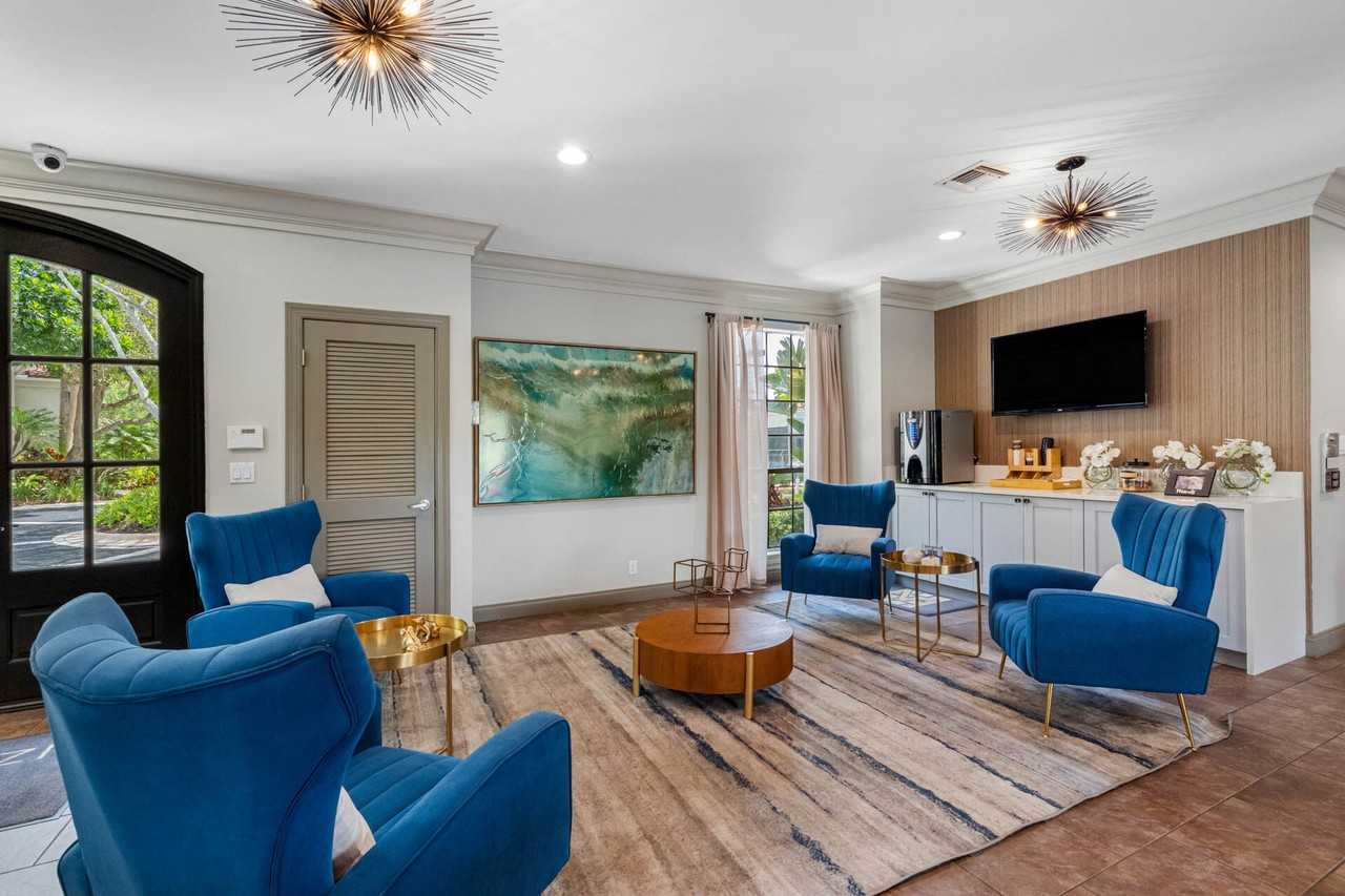 Mizner Court - Photo 5 of 55
