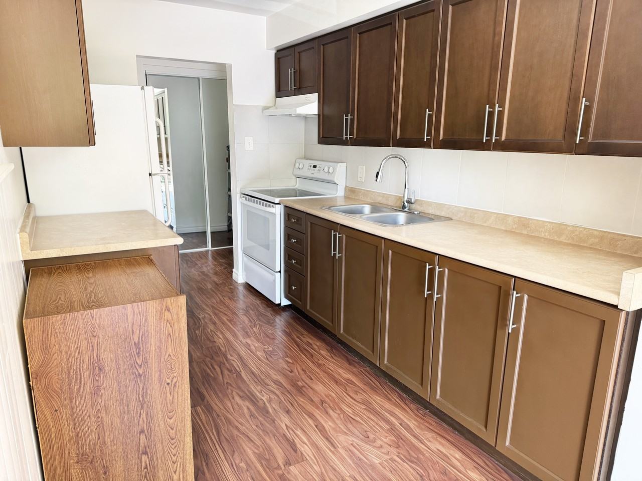 107 Wellington Street - Photo 4 of 10