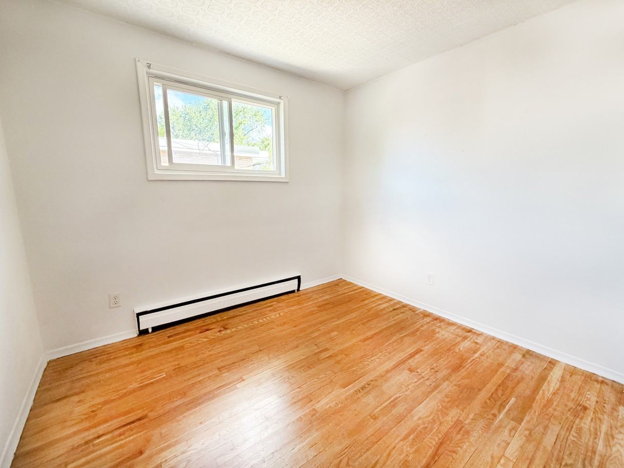 107 Wellington Street - Photo 7 of 10