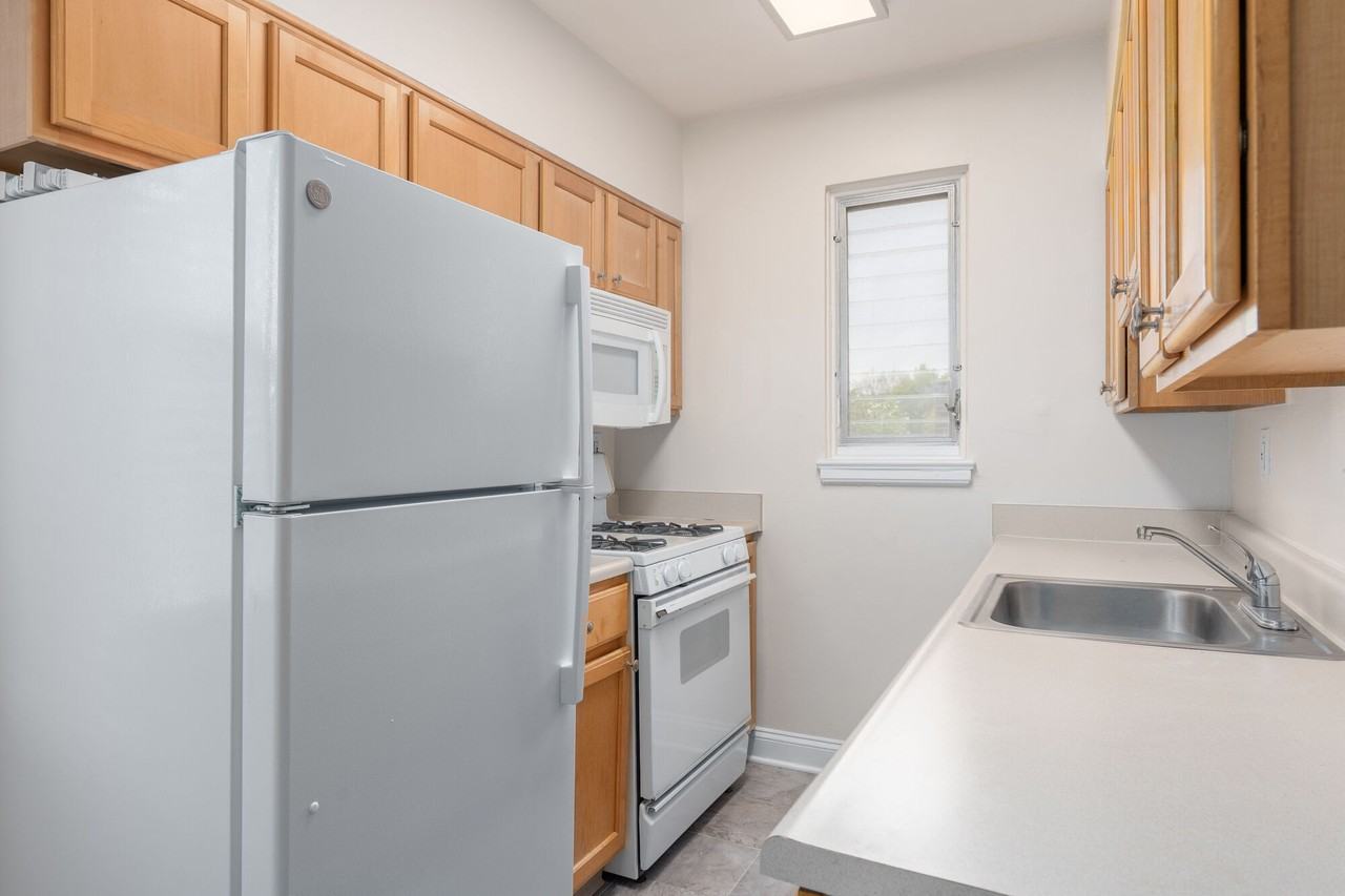 Montgomery Court - Photo 3 of 22