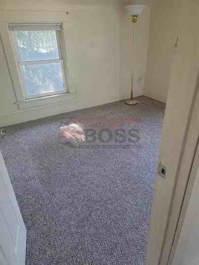 210 Noble 1/2 - Photo 2 of 7