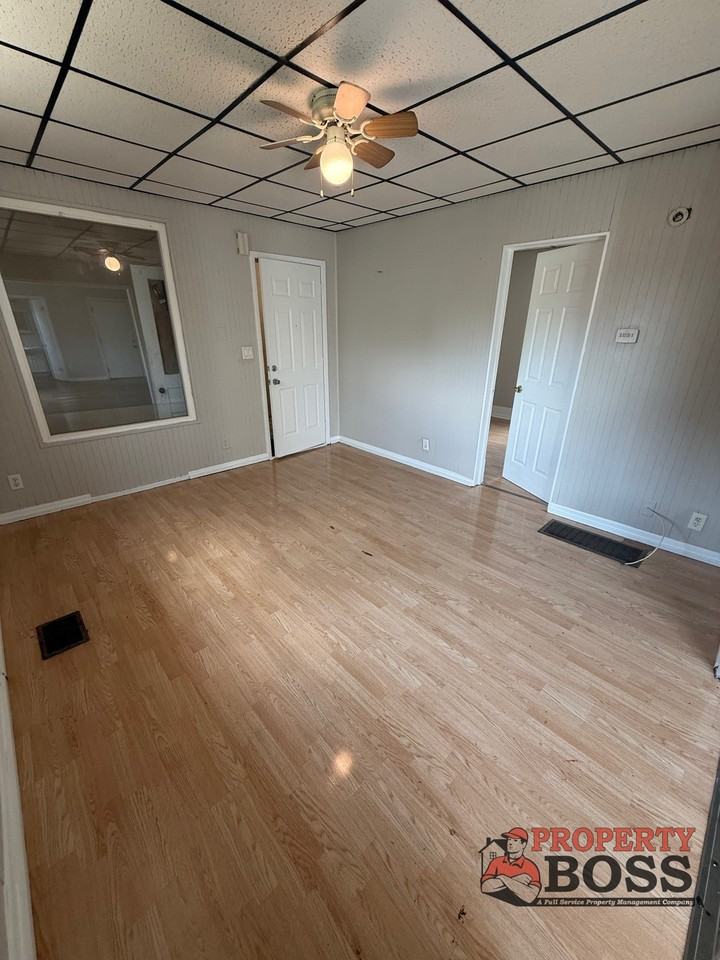 3927 Elm Street 1R - Photo 3 of 8