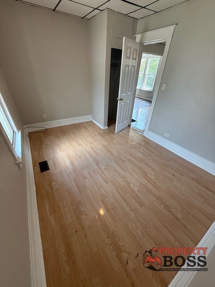 3927 Elm Street 1R - Photo 6 of 8