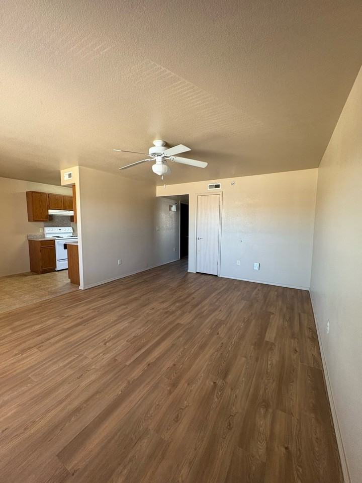Huntington Chase Apartments - Photo 2 of 33
