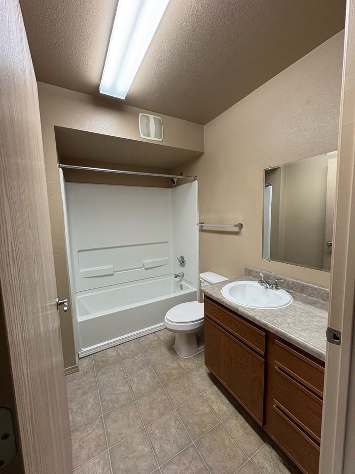 Huntington Chase Apartments - Photo 5 of 33