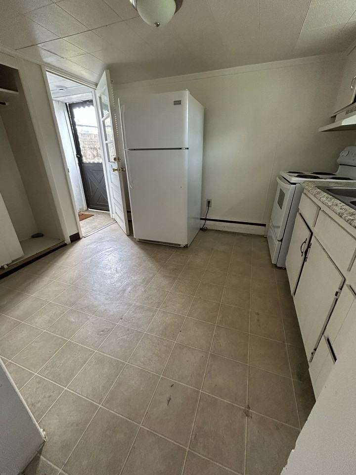 802 Bridge St - Photo 2 of 14