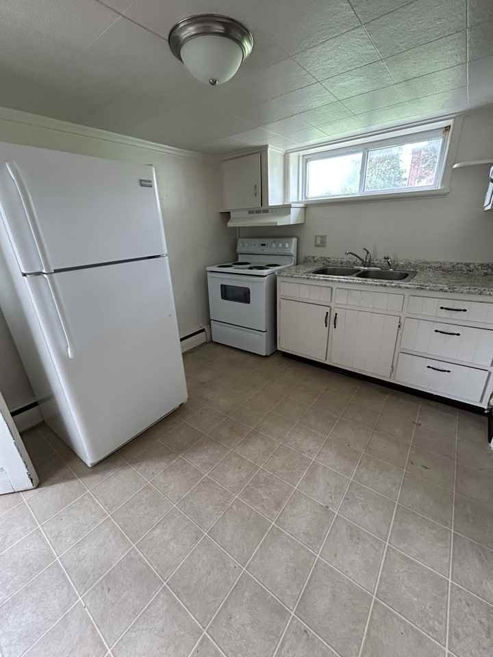 802 Bridge St - Photo 3 of 14