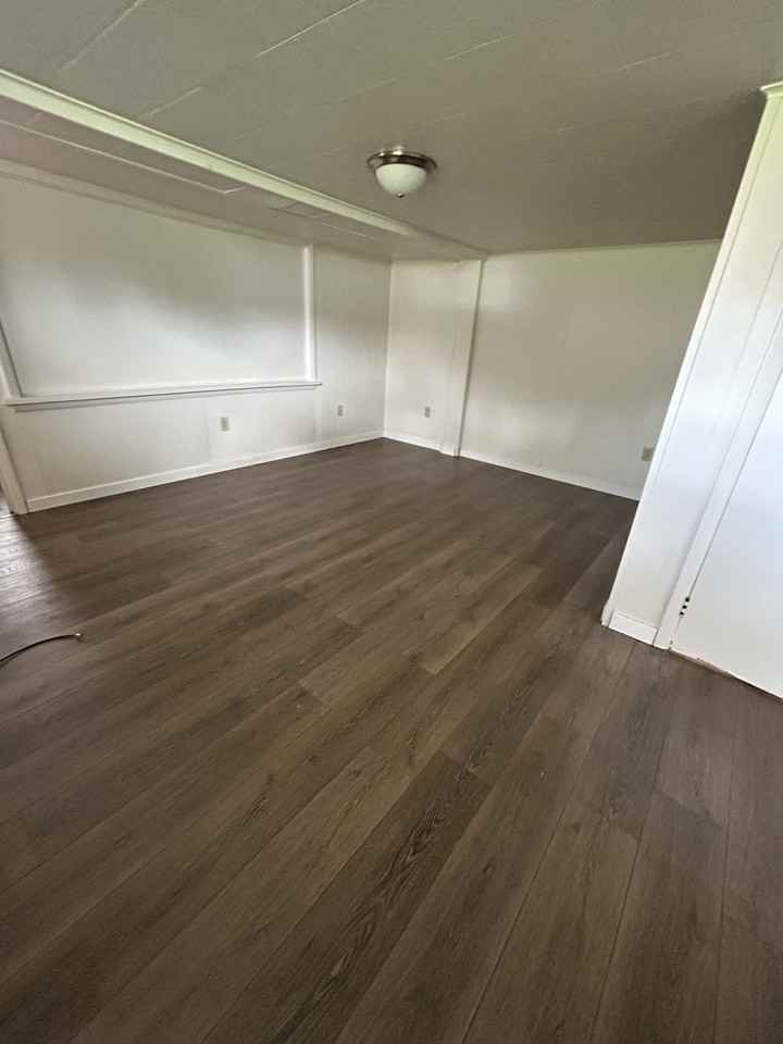 802 Bridge St - Photo 4 of 14