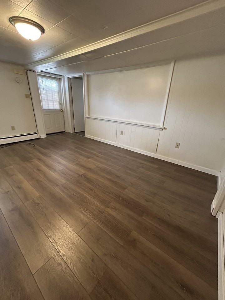 802 Bridge St - Photo 5 of 14