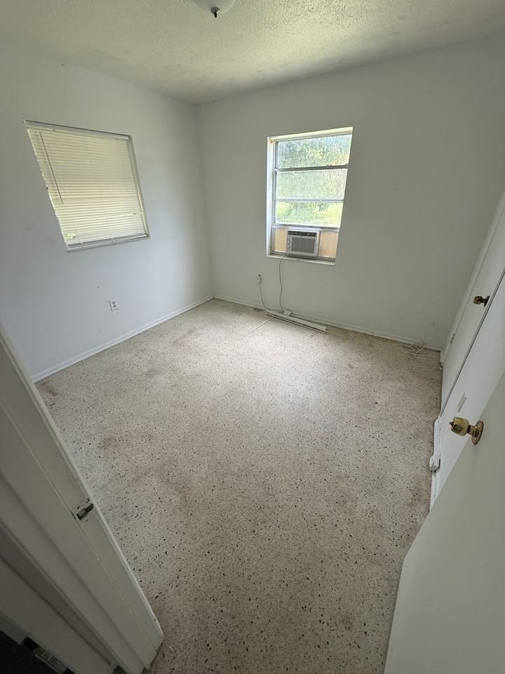 1604 Ave E, Unit B - Photo 6 of 7
