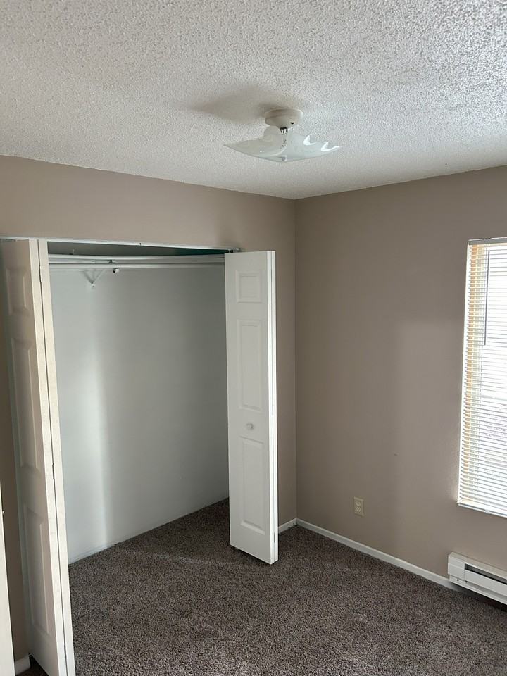 Eaglewood Court Apartments - Photo 4 of 9