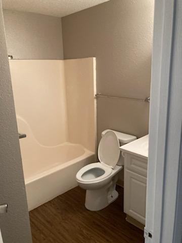 Eaglewood Court Apartments - Photo 7 of 9