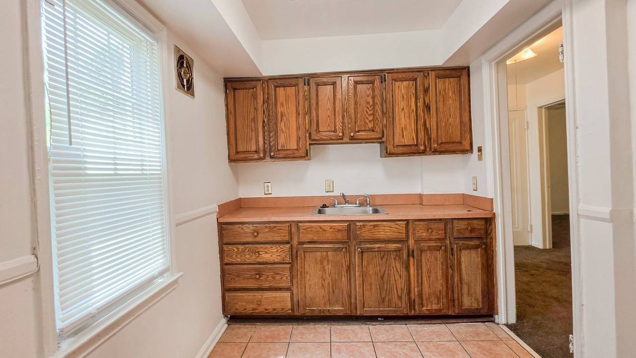 2926 Ewald Circle (Lower Unit) - Photo 4 of 8