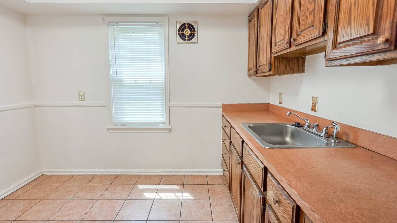 2926 Ewald Circle (Lower Unit) - Photo 5 of 8