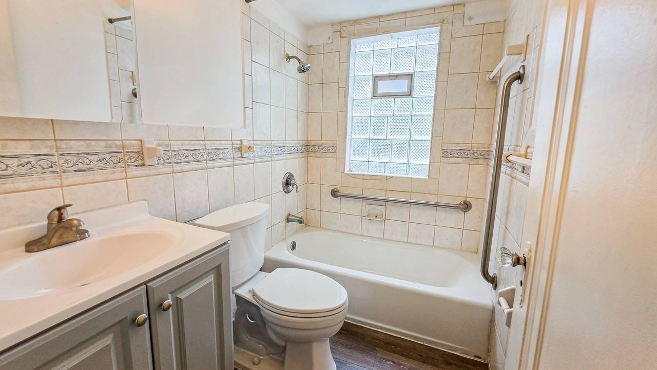2926 Ewald Circle (Lower Unit) - Photo 6 of 8