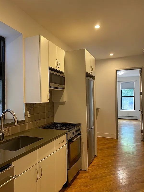 556 Gates Avenue - Photo 3 of 10