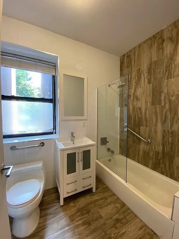 556 Gates Avenue - Photo 7 of 10