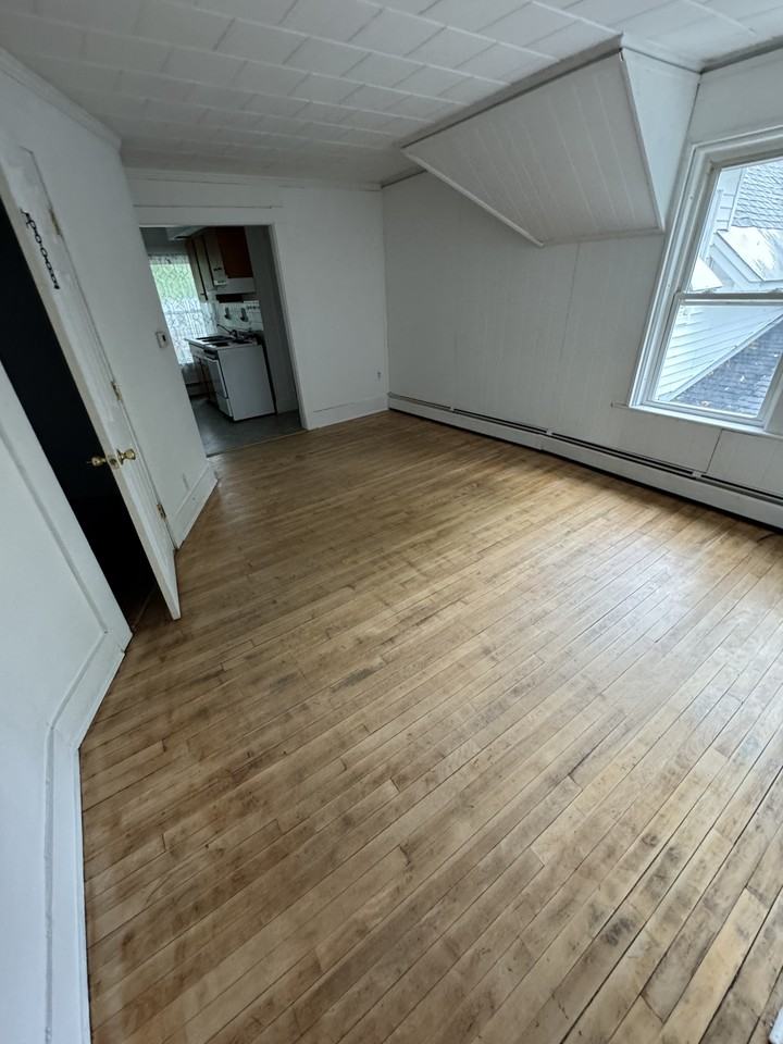79 Maple Street - Photo 3 of 7