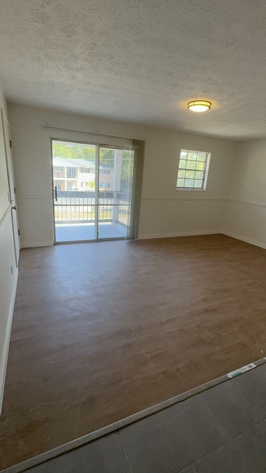 5984-5985 Windsor Forest Drive - Photo 4 of 16