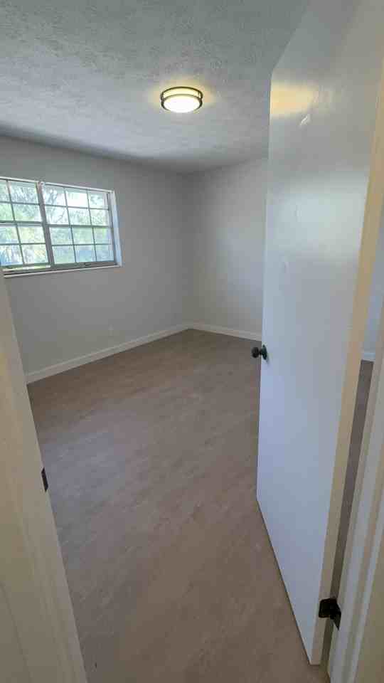5984-5985 Windsor Forest Drive - Photo 5 of 16