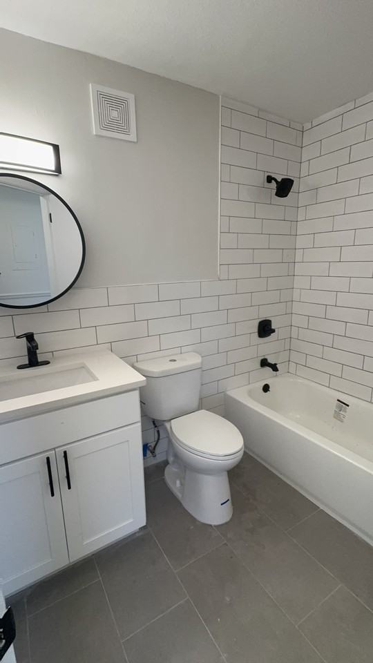 5984-5985 Windsor Forest Drive - Photo 7 of 16