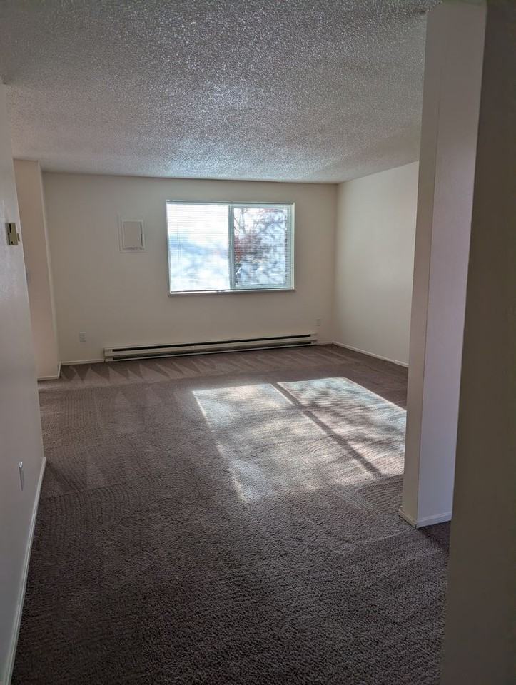 #440 MEYERS SQUARE APTS - Photo 2 of 7