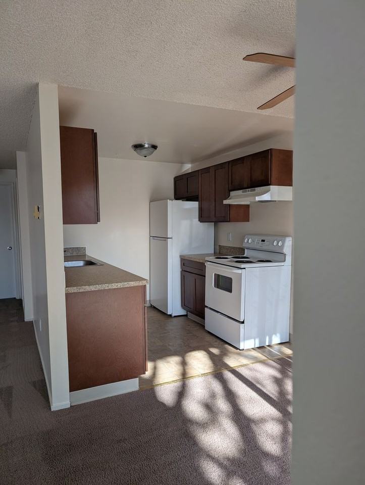 #440 MEYERS SQUARE APTS - Photo 4 of 7