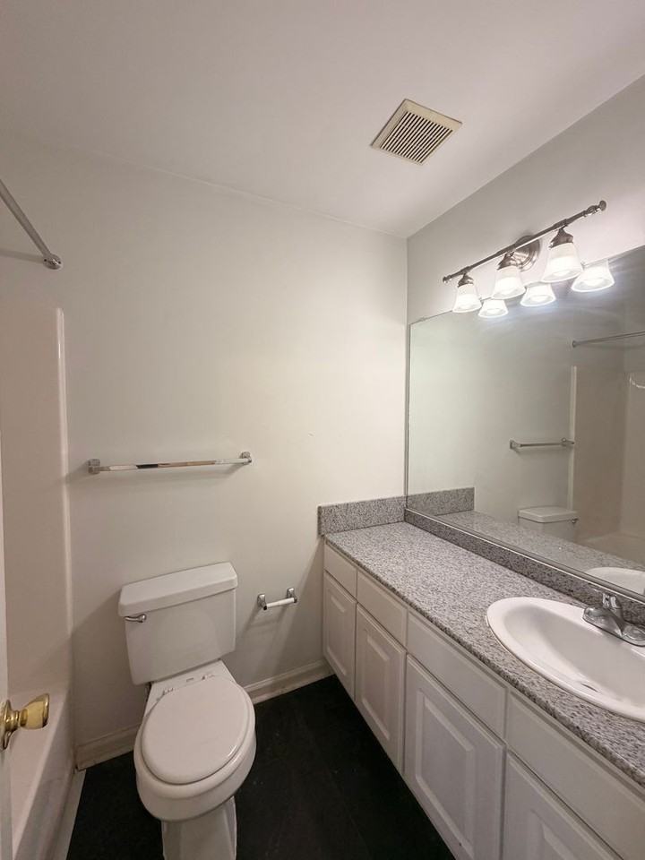 928 Harvard Pl - Photo 3 of 5