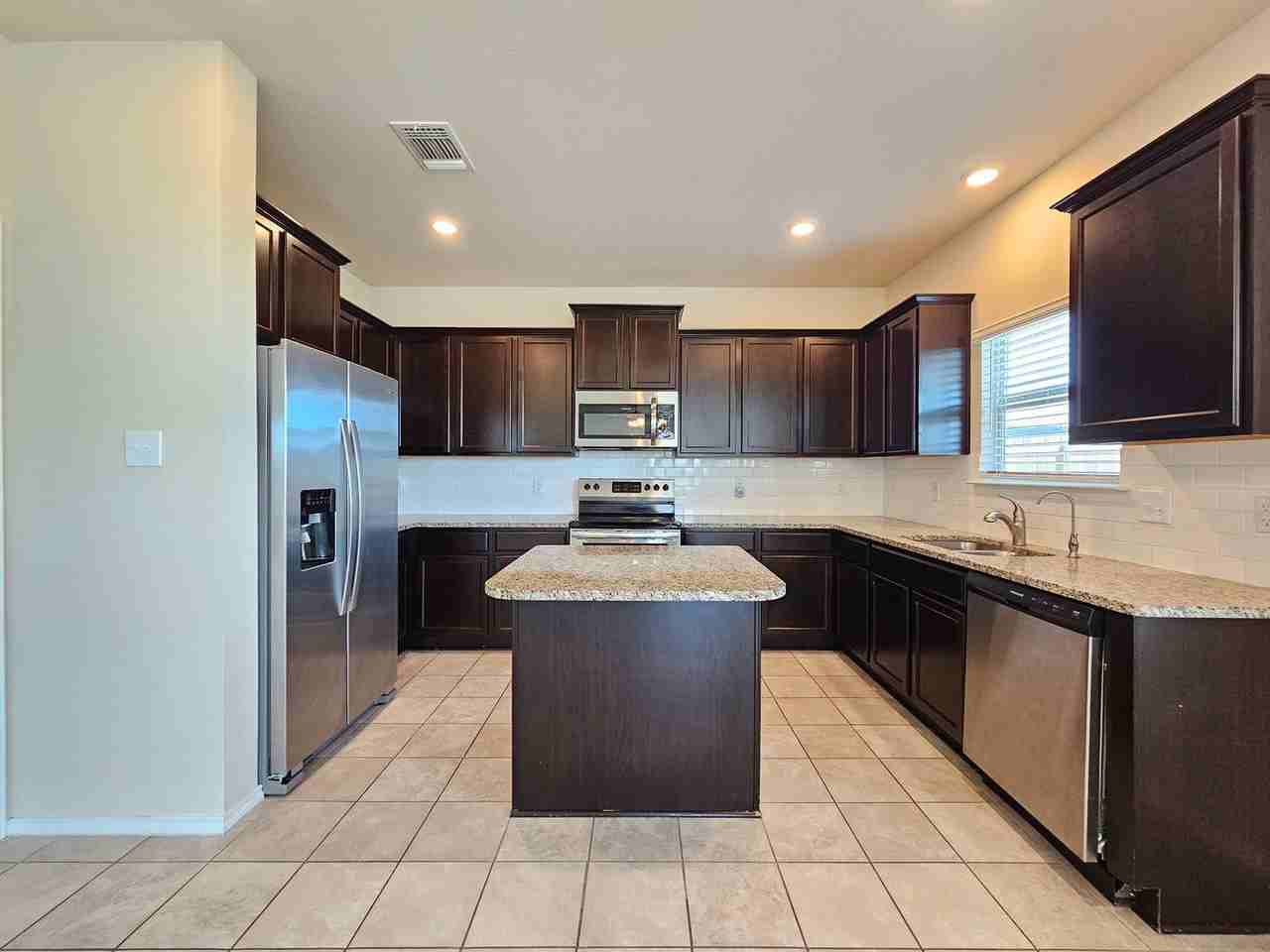 3901 Brunswick Dr - Photo 6 of 27