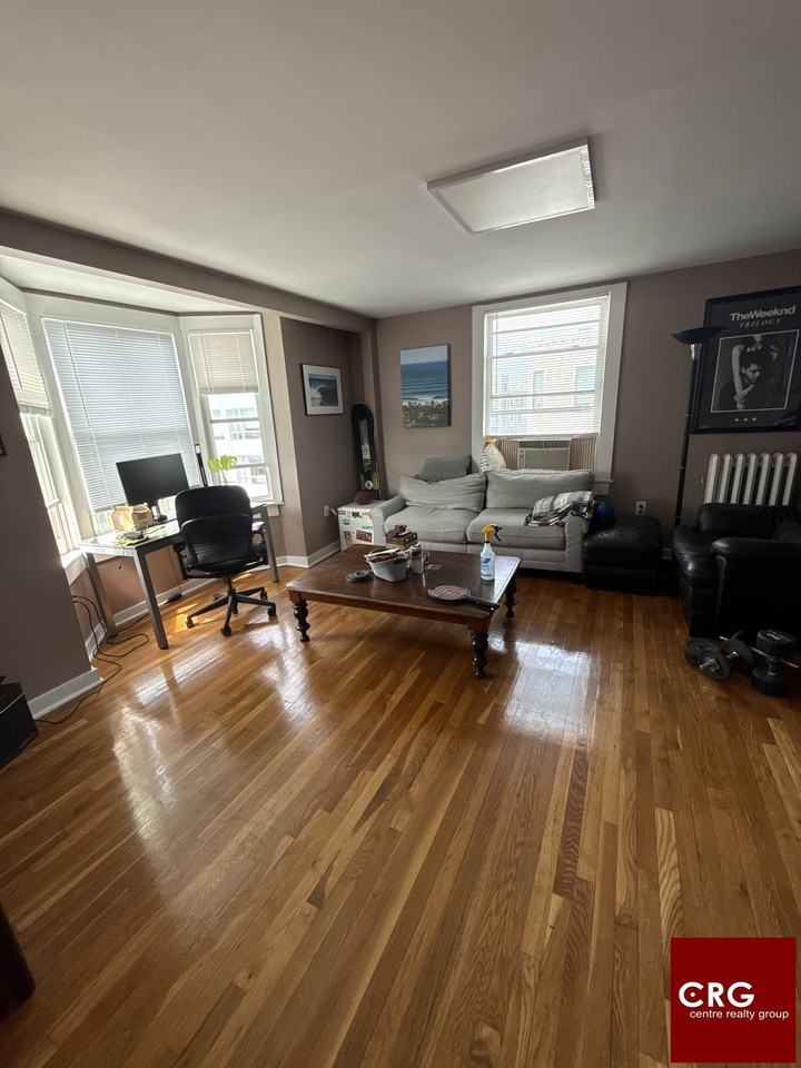 344 E 8th St #3
