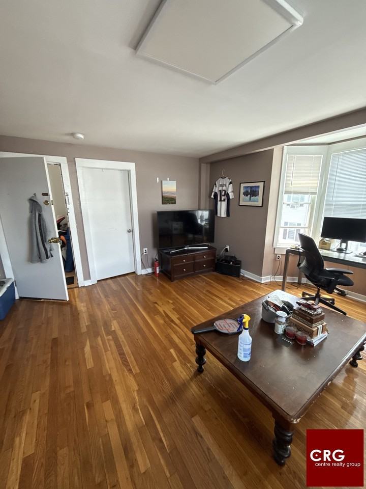 344 E 8th St #3 - Photo 2 of 11
