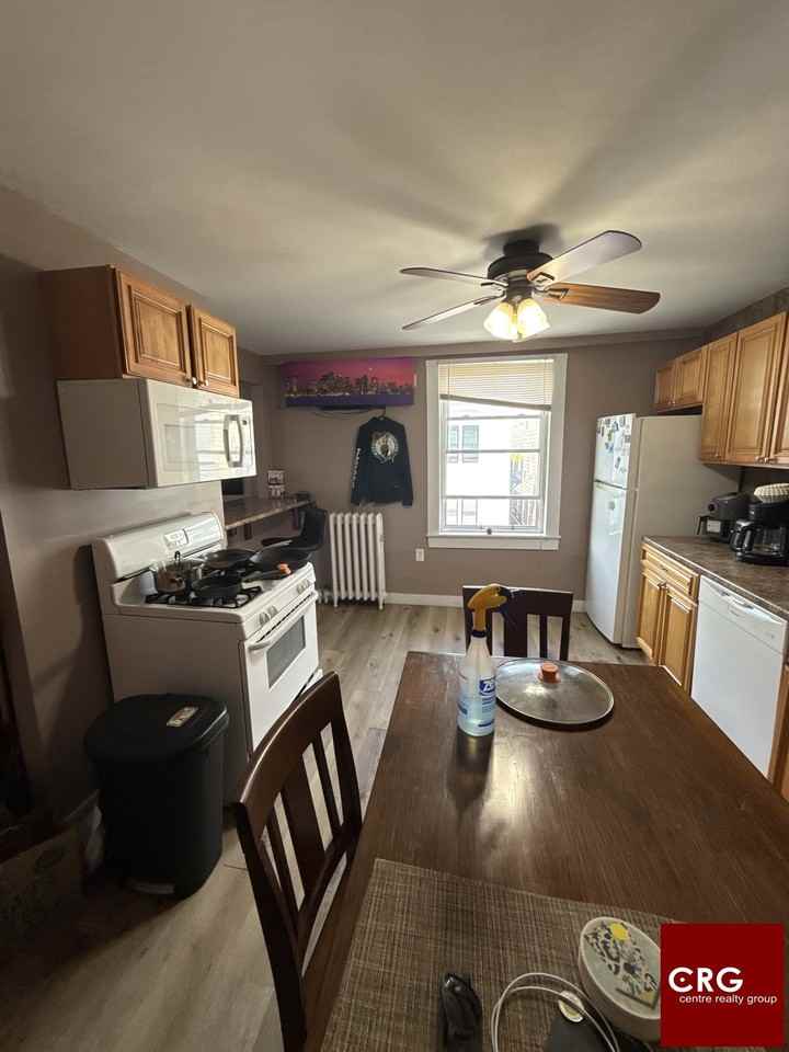344 E 8th St #3 - Photo 5 of 11