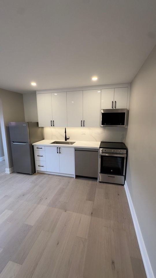 500 Salem Avenue North #202 - Photo 6 of 7