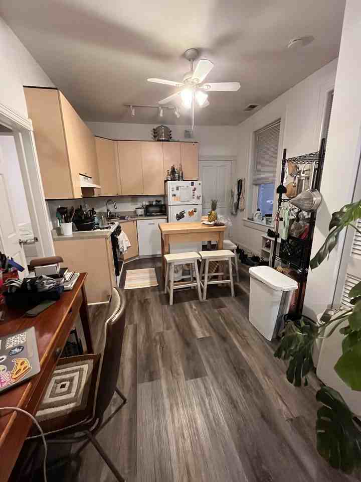 1453 W Thomas St #1R - Photo 6 of 15