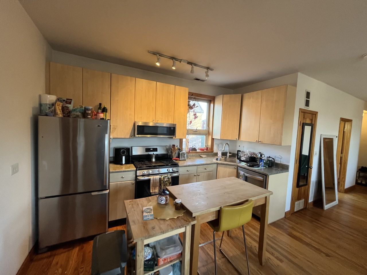 1363 N Bosworth Ave #5 - Photo 6 of 16