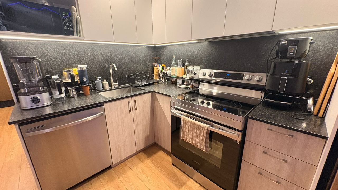 790 Rue William - Photo 7 of 10