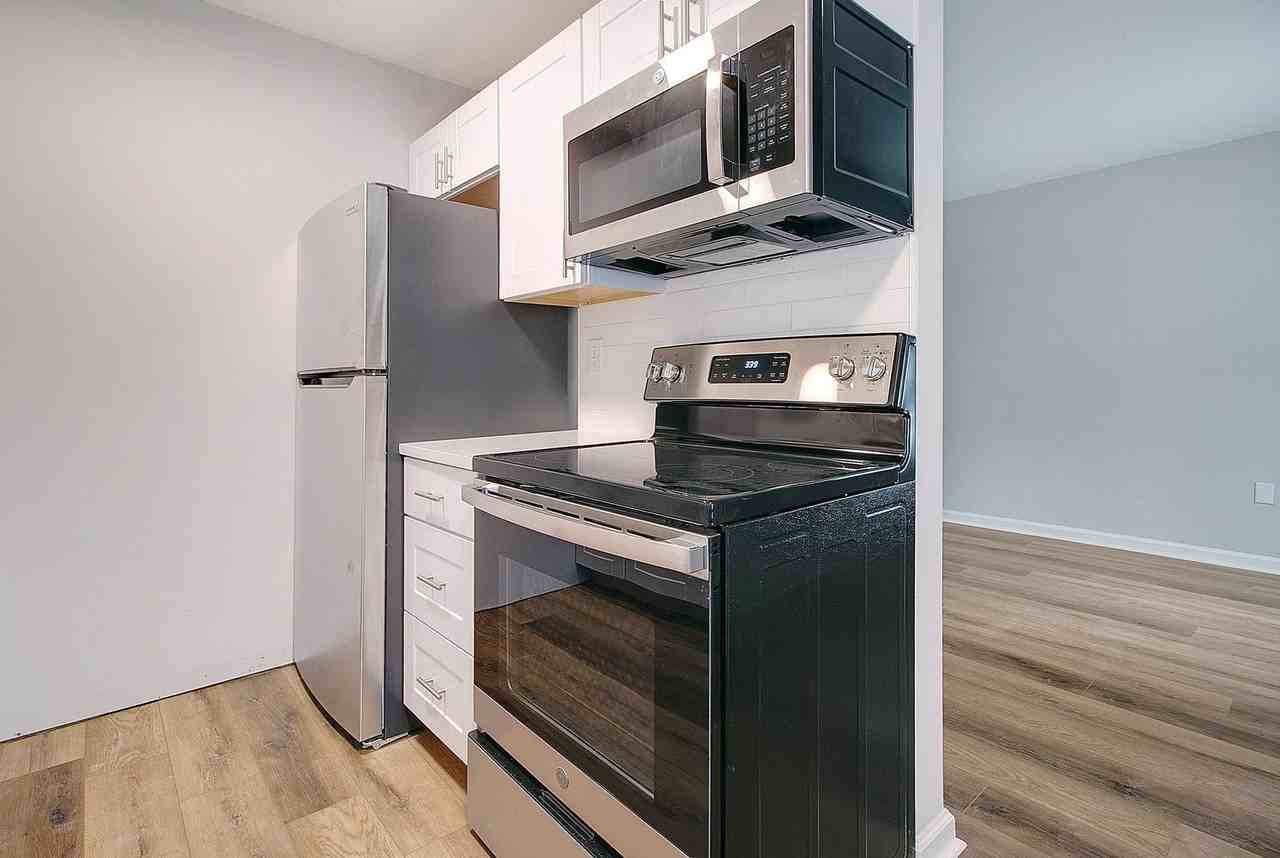 4003 S Rhett Ave - Photo 6 of 25
