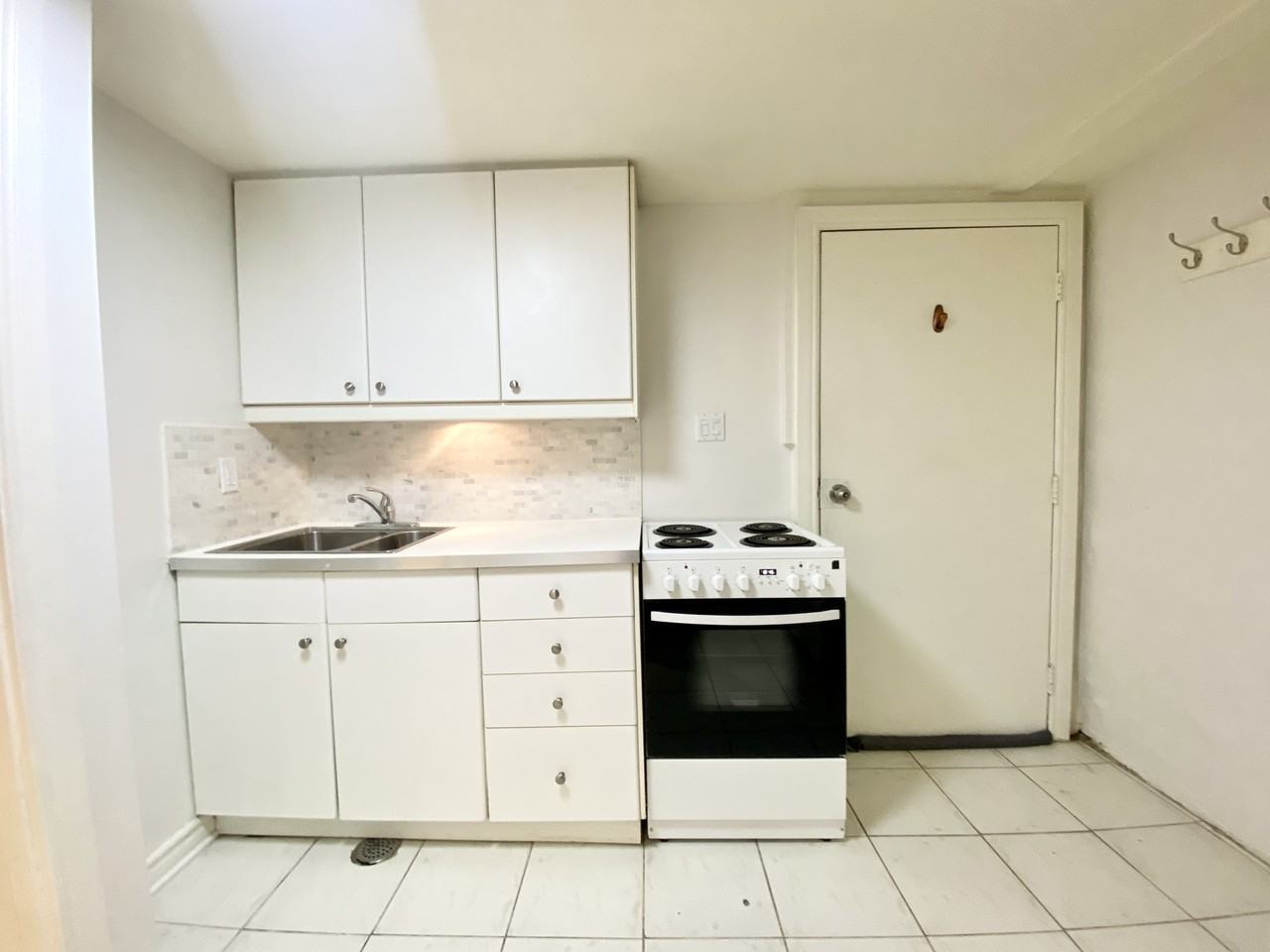 589 Annette St Bsmt #BS - Photo 7 of 24