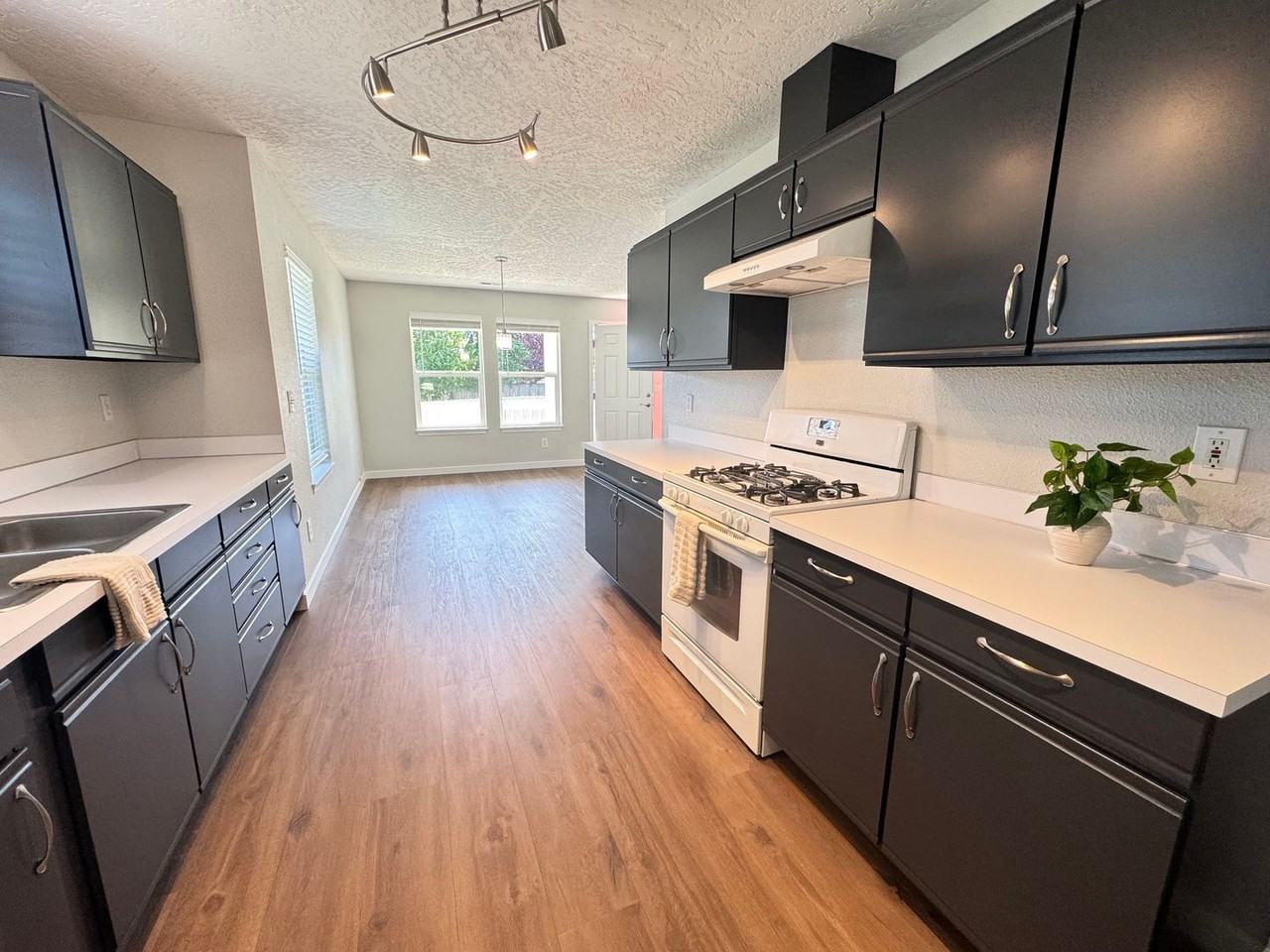 119 N 29th Pl - Photo 4 of 24