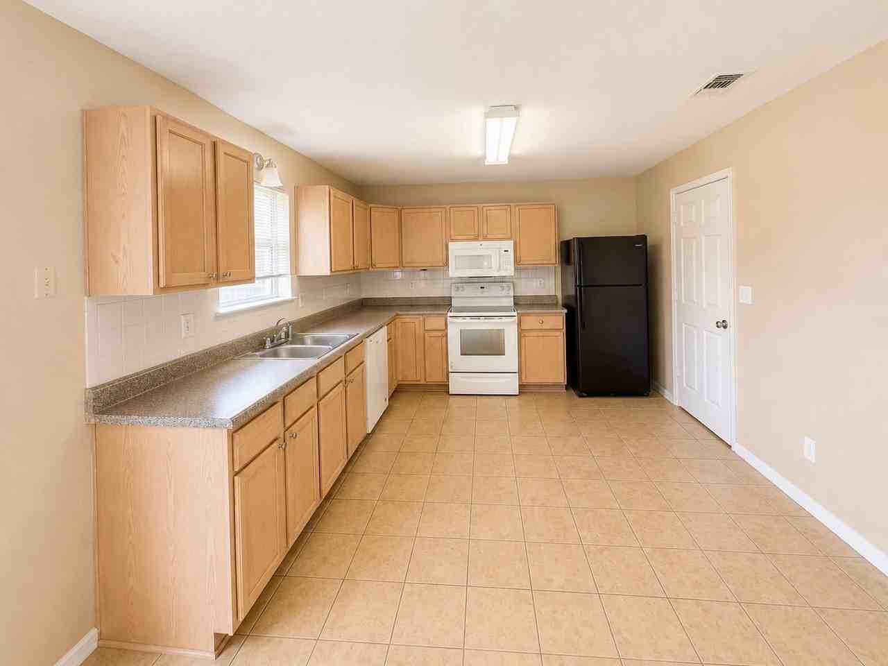 1706 Granex Dr - Photo 3 of 11