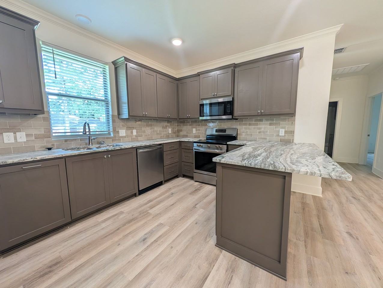 7A Fernwood Dr - Photo 3 of 17